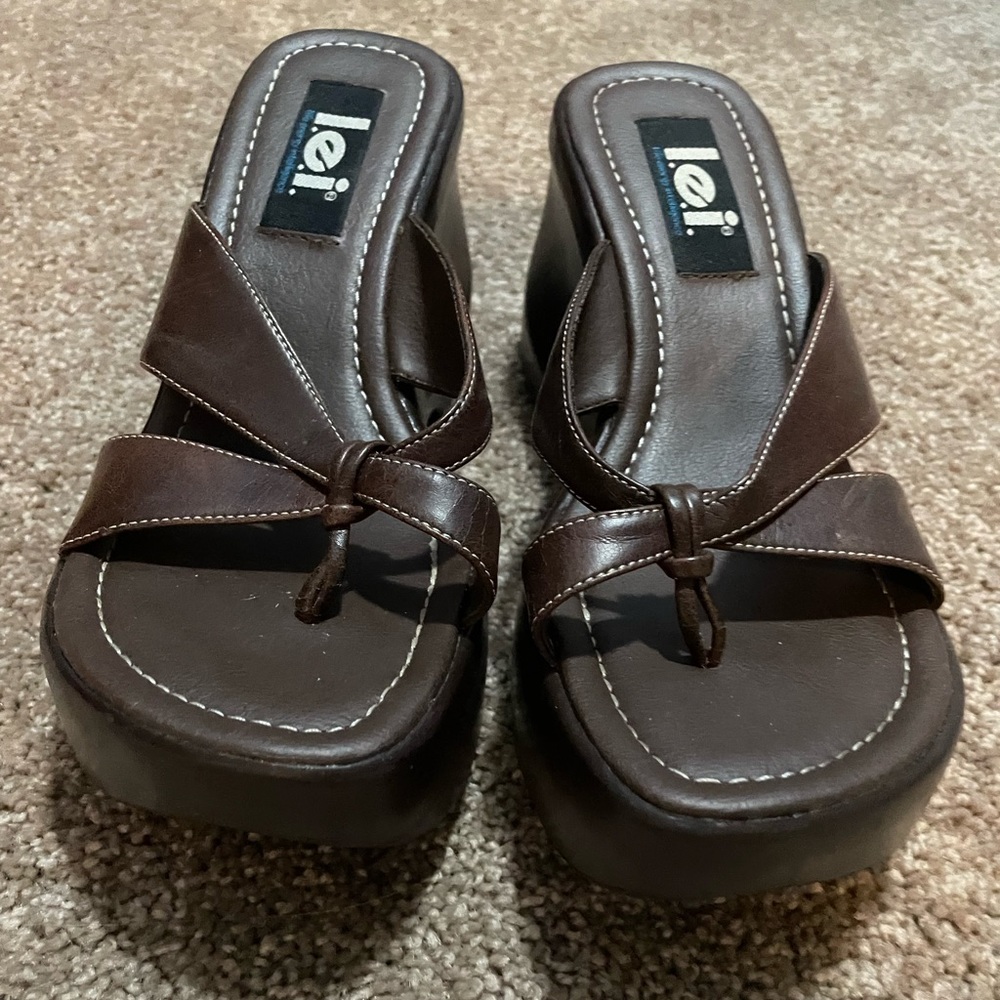 VINTAGE PLATFORM HEEL SANDALS